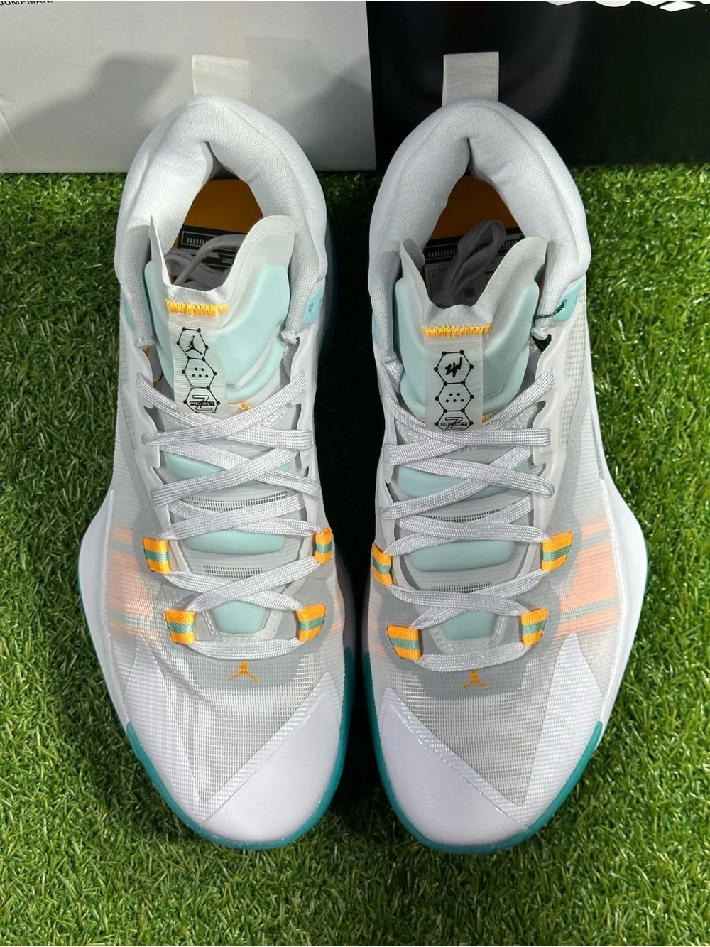 JORDAN ZION 1 , WHITE/ DYNAMIC TURQUOISE, MENS 10 , DA3130-101 NEW IN BOX